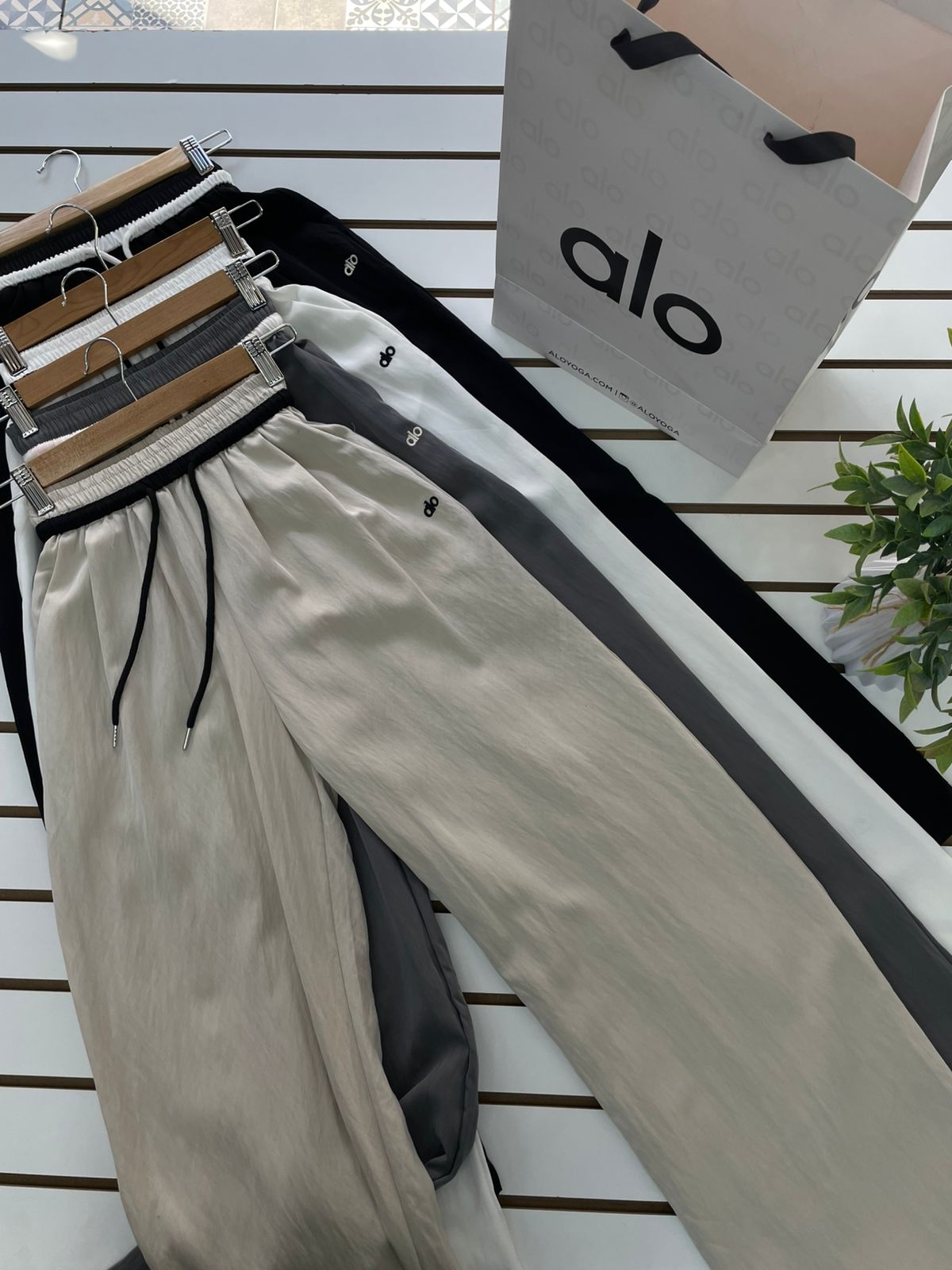 Pantalón de lino Alo