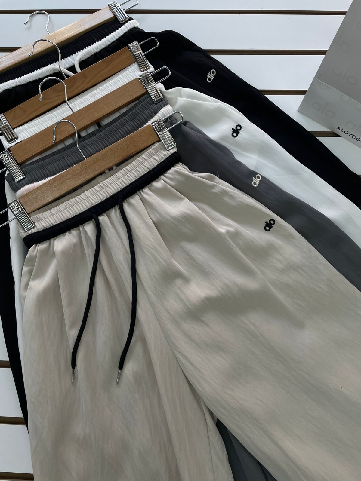 Pantalón de lino Alo