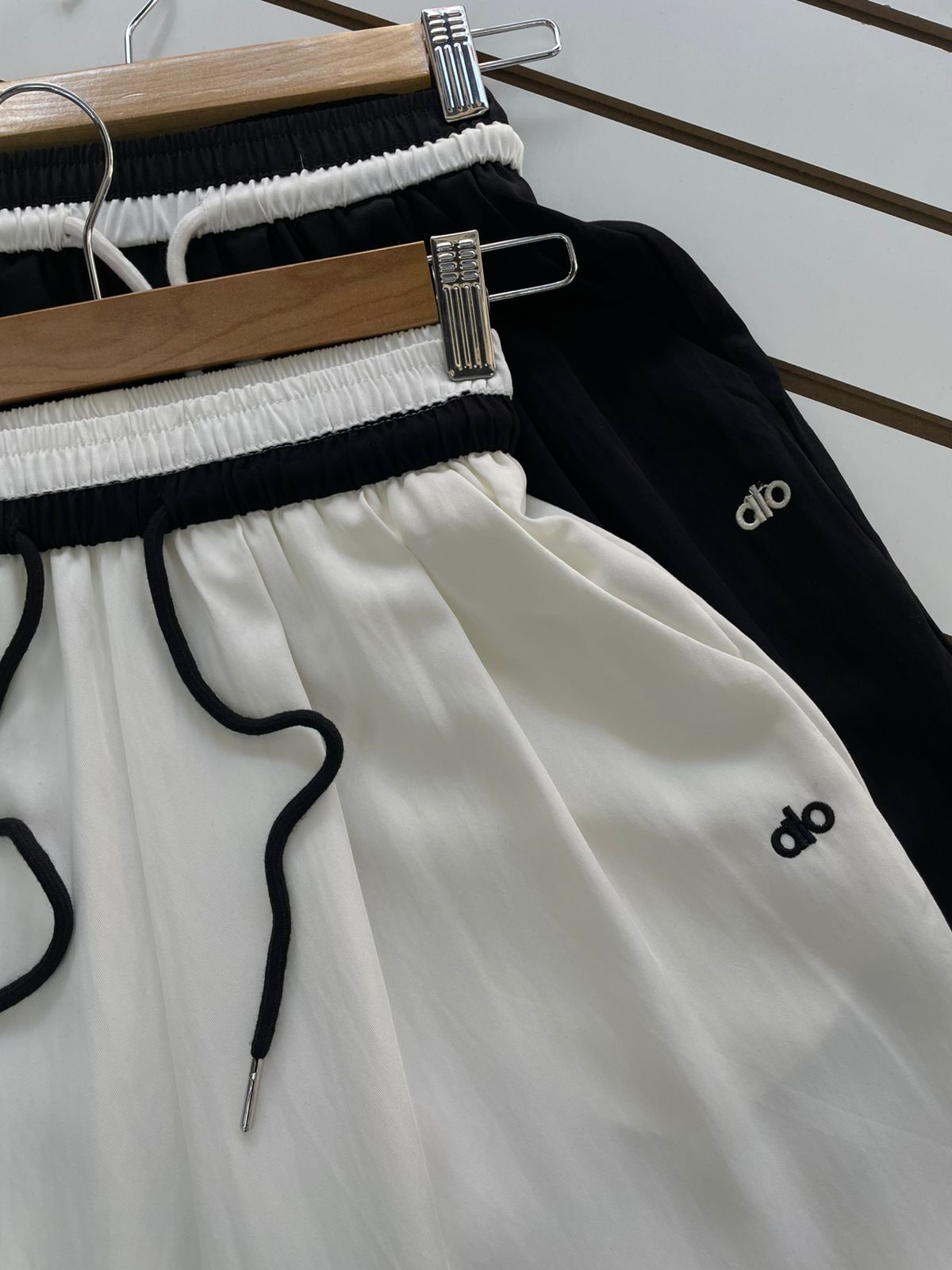 Pantalón de lino Alo